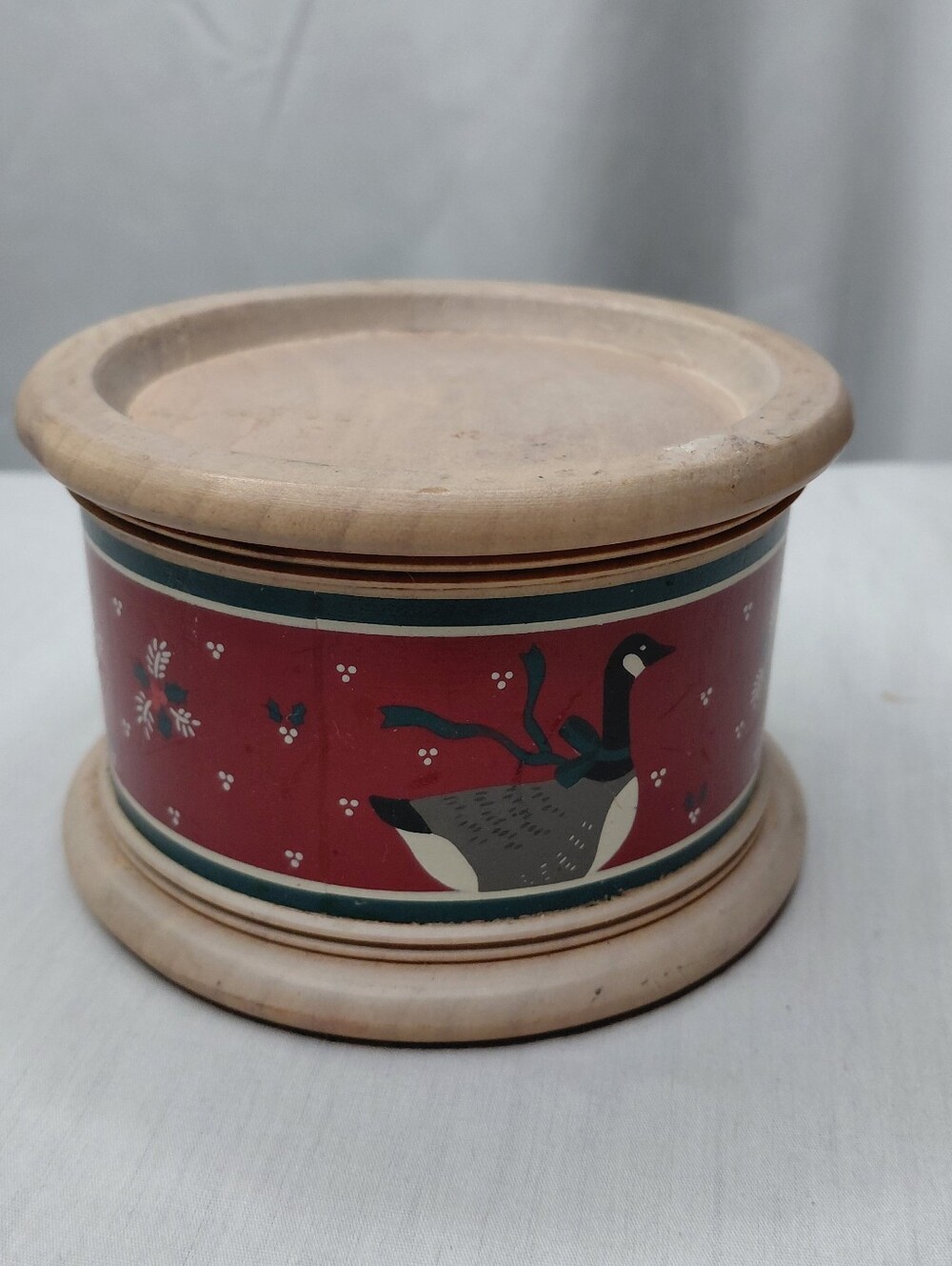 Round Wooden Candle Riser With 80s Geese Motif
